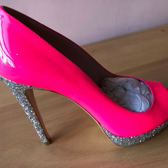 MIU MIU BY PRADA Fuchsia Patent Leather Heels - Picture 4 of 12